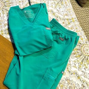 Medium top & bottom figs scrub